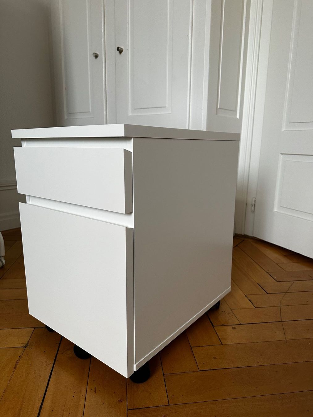 Ikea Kommoden: IKEA Malm Kommode mit 2 Schubladen und Rollen – Gebraucht aus Zürich von and_89pv
