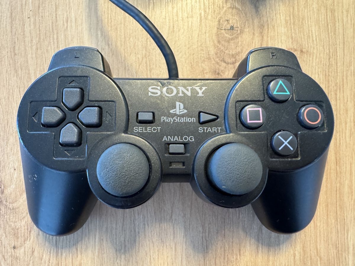 Sony Manettes: Sony PlayStation 2 Controller in schwarz – D'occasion à Biberist par etesummer 1