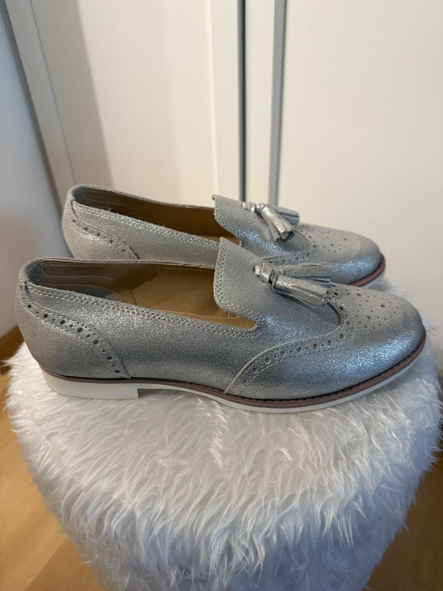 Damenschuhe: Mocassins argentés à pompons / Taille 39 / CHIC ! – Gebraucht aus MASSONGEX von Luluone 1