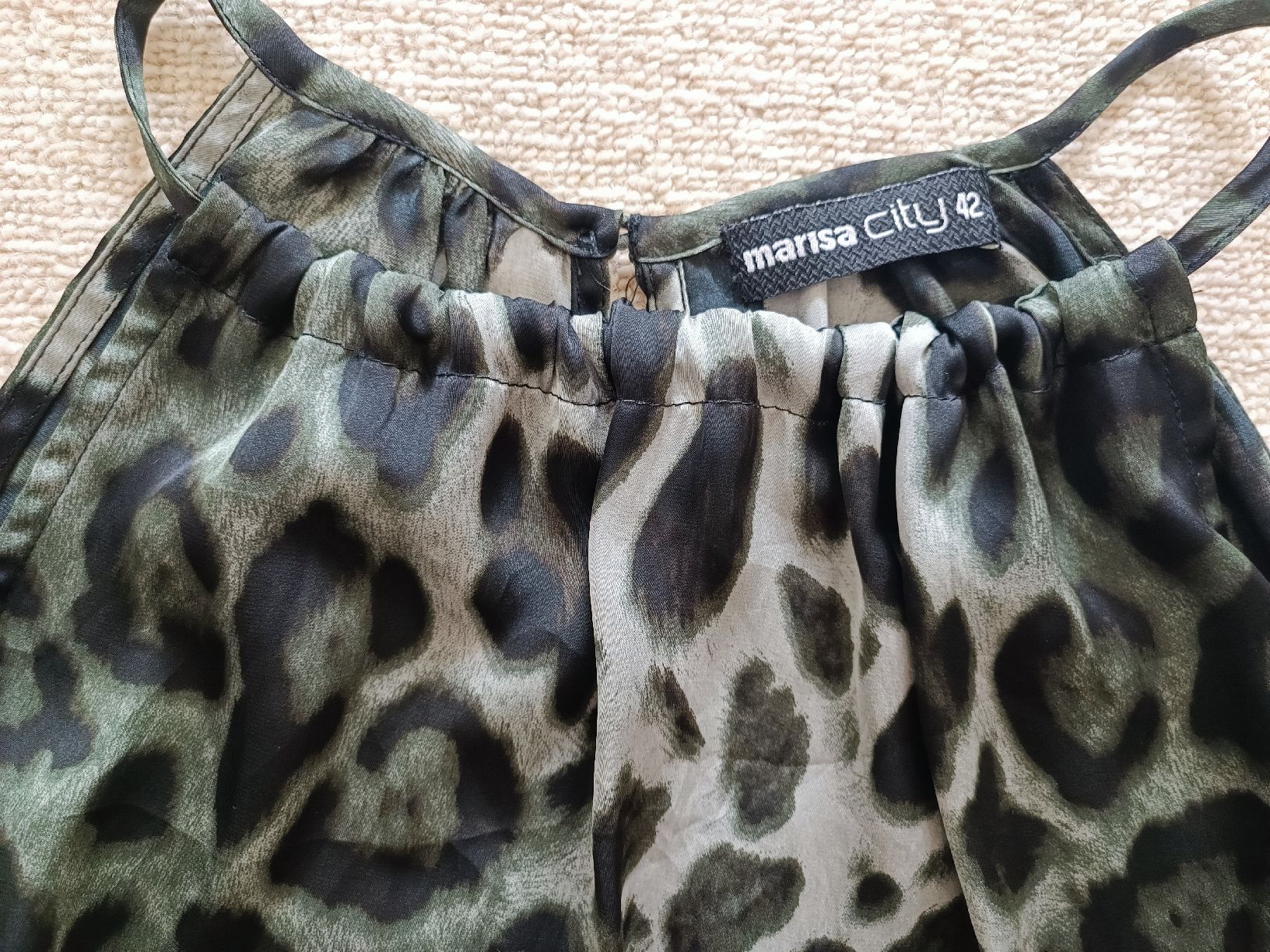 Kleider: Kleid mit Leopardenmuster, Wickelstil 42 – Gebraucht aus Wallisellen von C_DM 2