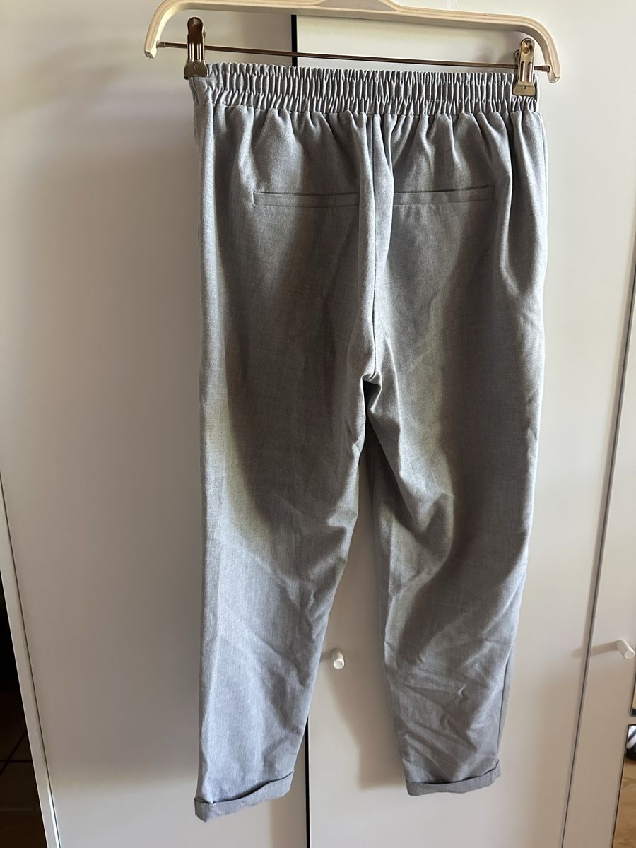 Bershka Pantaloni: Hose grau Bershka Gr. M – Usato da Münsingen venduto da Secondhand89 2