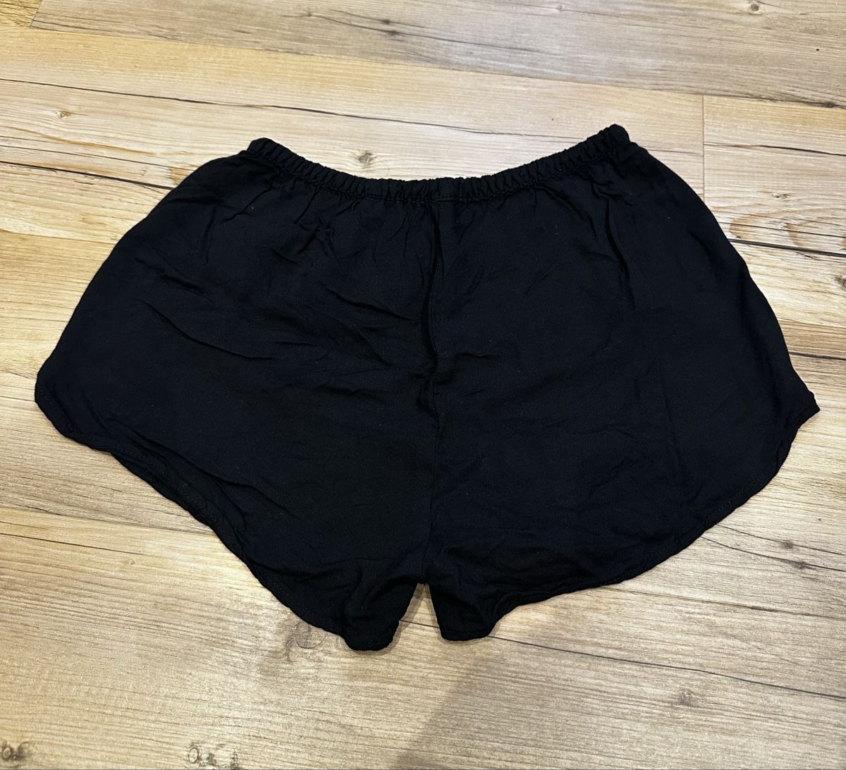 H&M Pantaloni: Shorts H&M Divided schwarz Grösse 32 Viskose  – Usato da Buchs AG venduto da Dasmusstduhaben 3