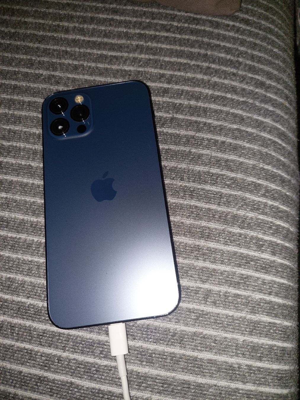 Apple Handys / Smartphones: Apple iPhone 12 Pro  mit Originalverpackung – Gebraucht aus Luzern von M.Ai 4