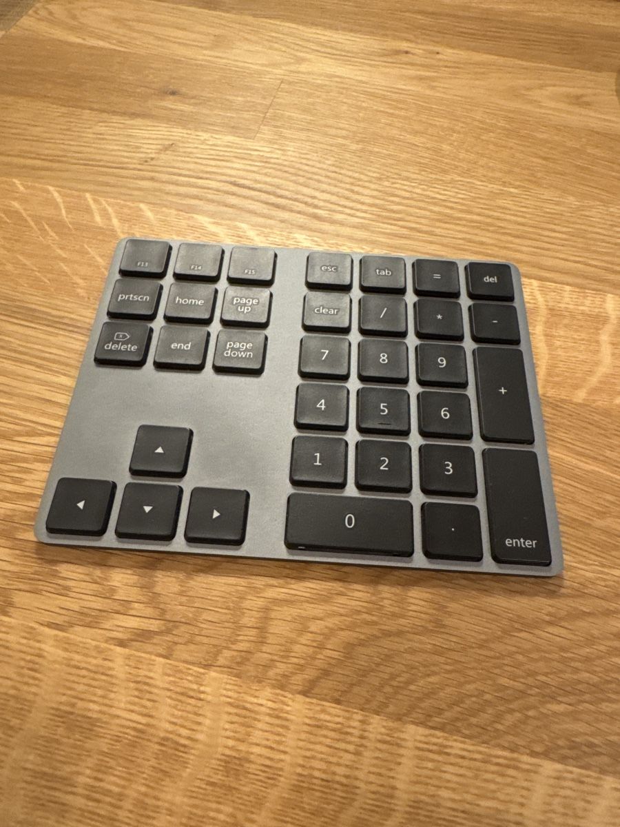 Satechi Tastiere: Satechi Aluminum Extended Keyboard Bluetooth – Nuovo (secondo la descrizione) da Zürich venduto da xl3vax