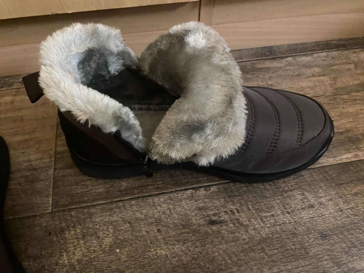 Scarpe da donna: kurze Winterstiefel gr.37 – Usato da Seewen SZ venduto da shaky01 4