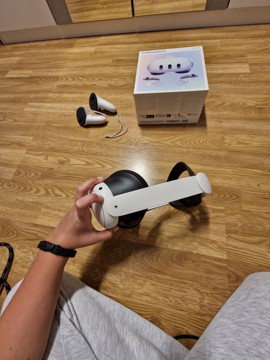 Meta Casco VR: Meta Quest 3 VR Brille mit Controllern und Box – Usato da Brugg AG venduto da 231085 3