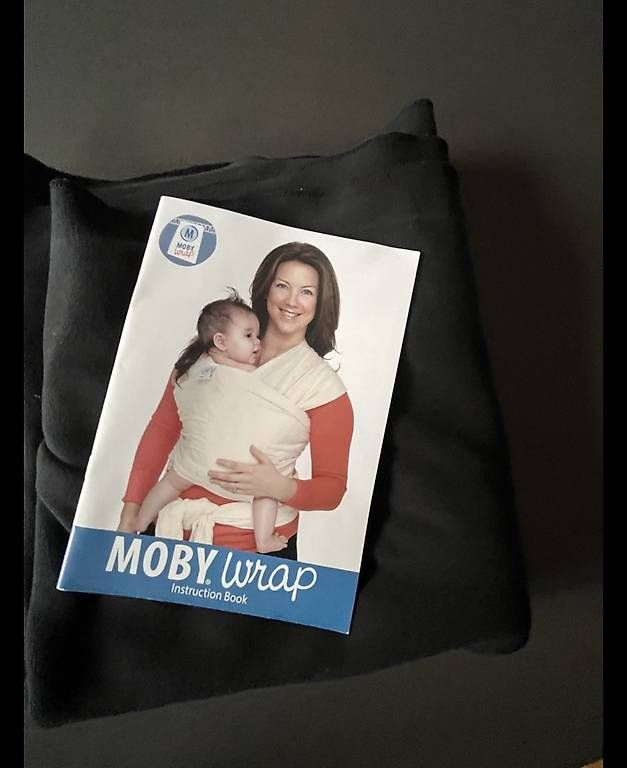 Porte-bébés ventraux & dorsaux: Moby Wrap Tragetuch Schwarz – D'occasion à bern par Ruzenka
