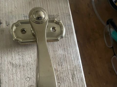 Eisenwaren: Schöne Messing Fenstergriffe – Gebraucht aus Münchwilen TG von Gto3 7