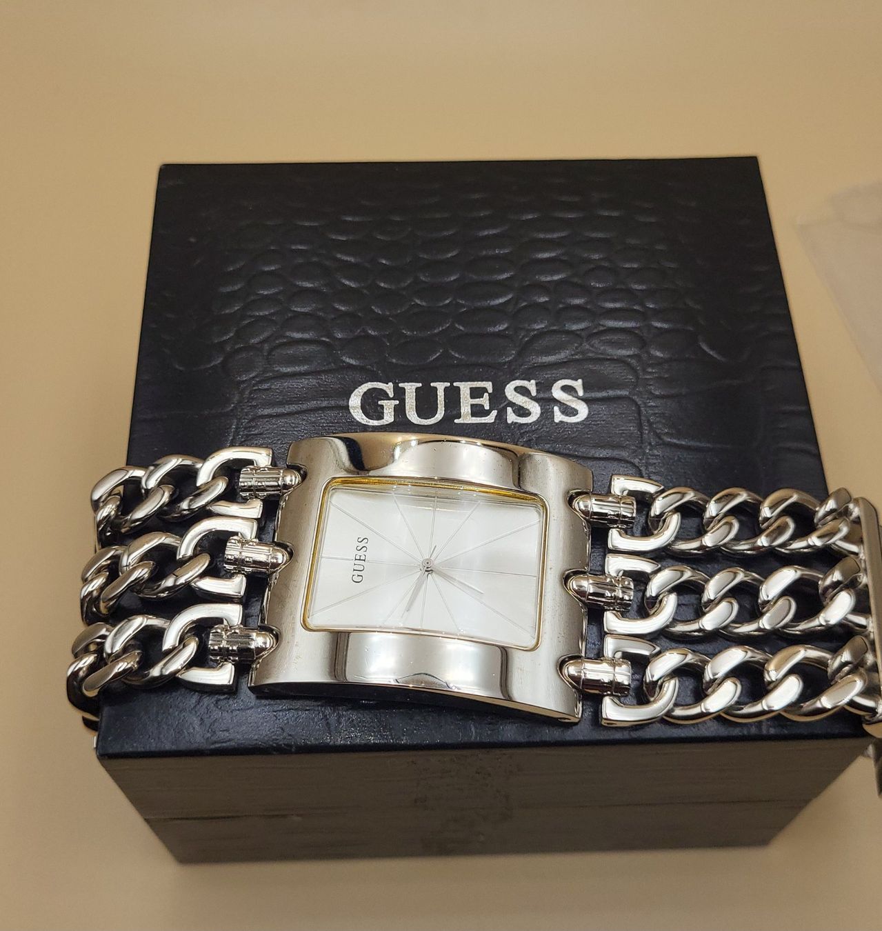 Guess Orologi: GUESS Edelstahl Damenuhr – Usato da Wald ZH venduto da SwissPawnshop 3