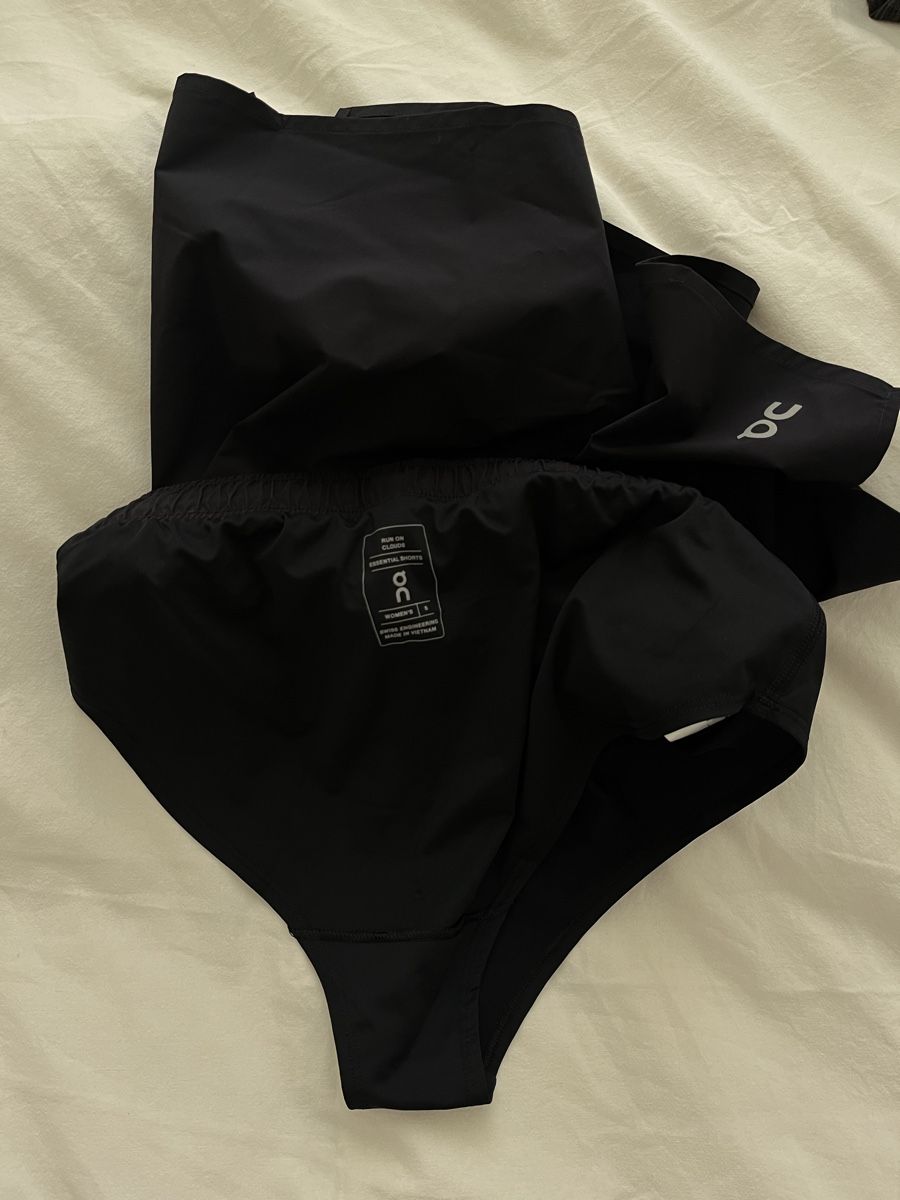 Pantaloni: On Essentiel Shorts – Nuovo e nell'imballaggio originale da Biel/Bienne venduto da san_ztb7 2
