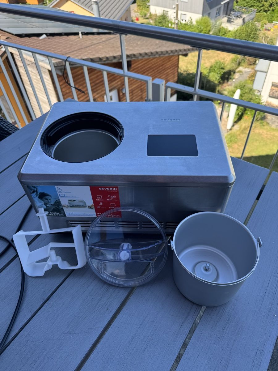 Appareils de cuisine: Eismaschine / Joghurtmaker Glace Severin EZ 7405 Kompressor  – D'occasion à Beinwil am See par spontivonti