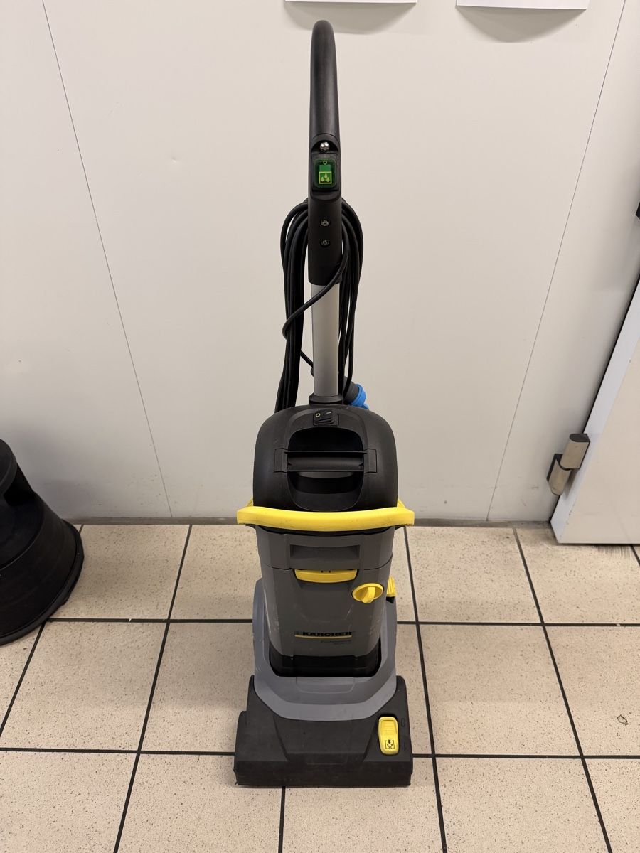 Kärcher Tutte le macchine: Kärcher Professional Scheuersaugmaschine BR 30/4 C – Difettoso da Tann venduto da 6hezzi