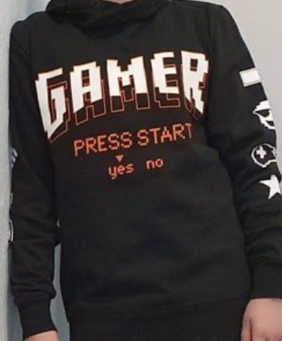 H&M Maglioni & Felpe: Cooler Gamer Hoody – Usato da Hettlingen venduto da MissZotti 1