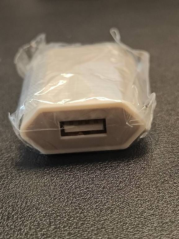 Ladegeräte: USB Ladegerät (ohne Kabel), neu – Neu und originalverpackt aus Stäfa von TBStaefa 2