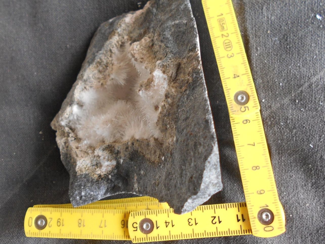 Minerali & Pietre curative: Natrolith Kaiserstuhl Deutschland, ca. 450 gr. – Nuovo (secondo la descrizione) da Zürich venduto da swisscristal01 5