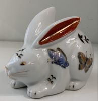 Lapin en porcelaine peinte de papillons