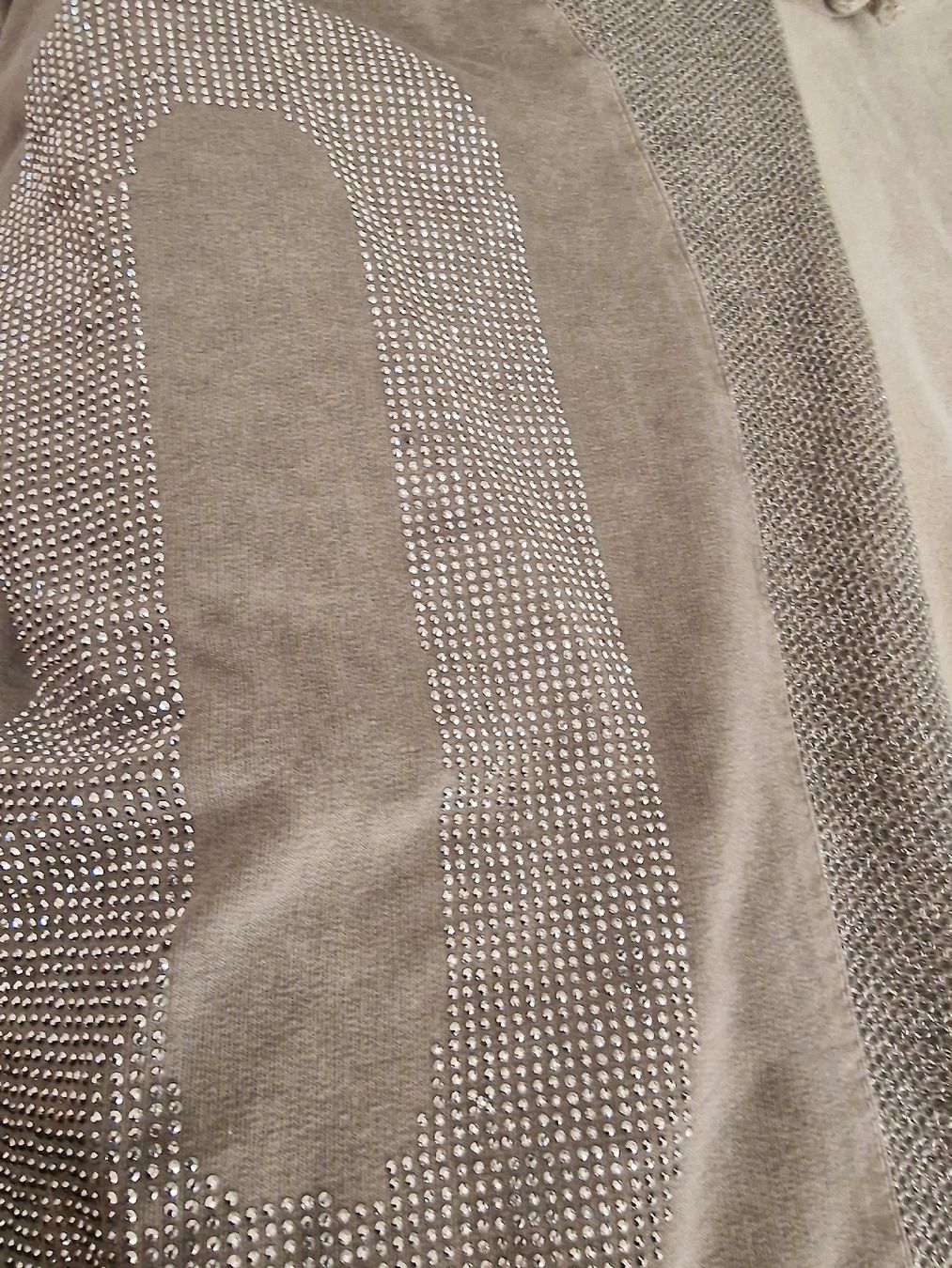 Pulls & Sweat-shirts: Damen Kapuzenpullover grau mit Strasssteinen Grösse One Size – D'occasion à Ottenbach par Claurin 1