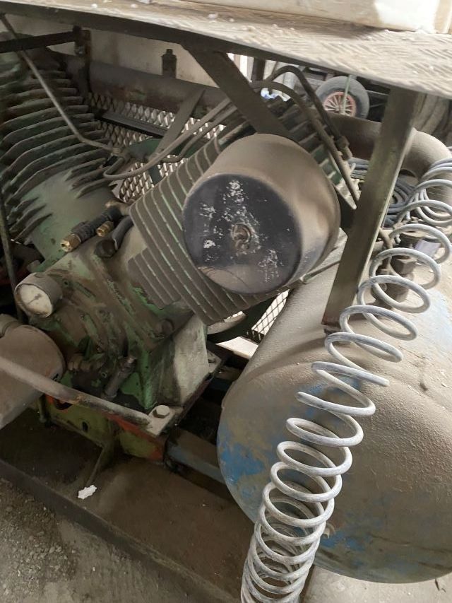 Kompressoren: Förder-Kolbenkopressor gebraucht – Gebraucht aus Diessenhofen von Albin00 2