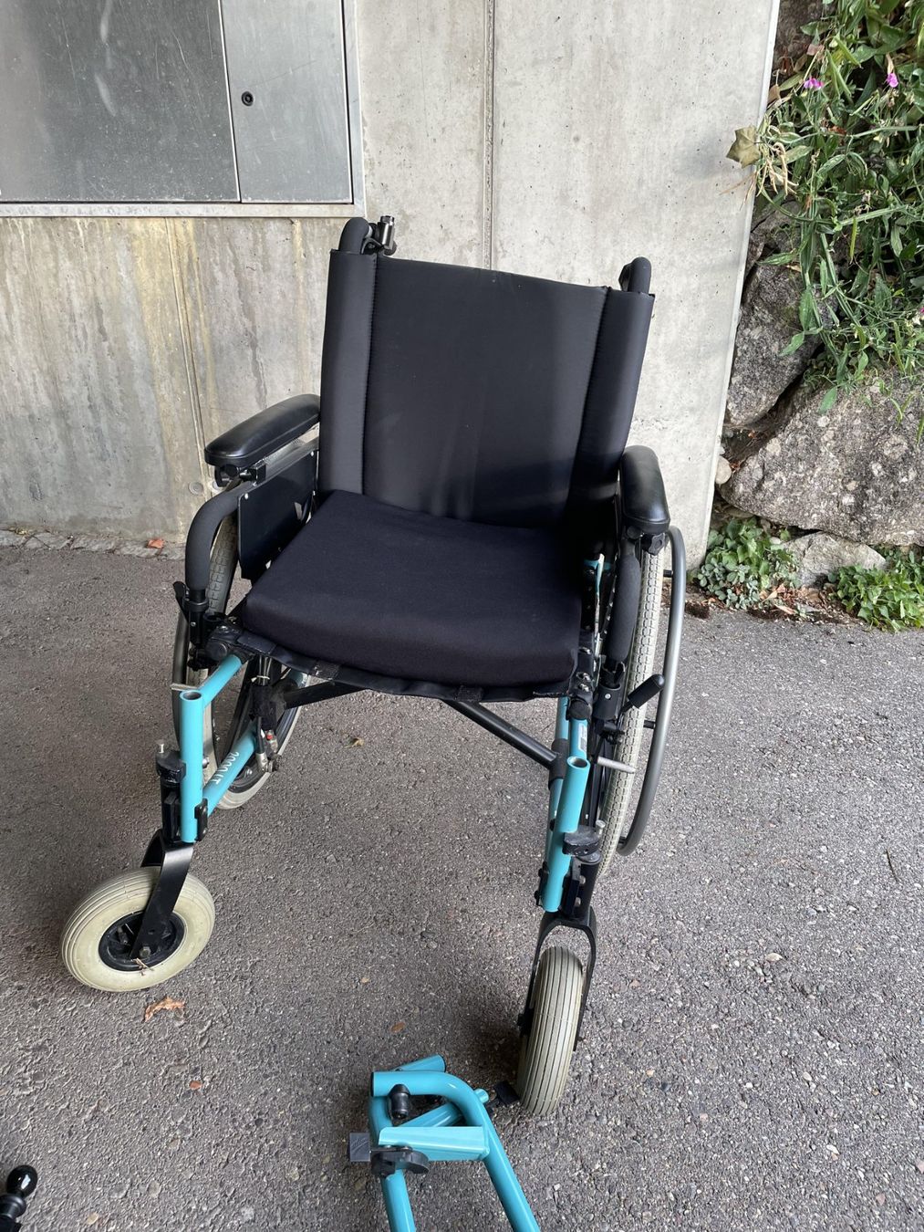 Sedie a rotelle: Bewährter Faltrollstuhl 2000 LT – Usato da Elsau venduto da Barri.ch 2