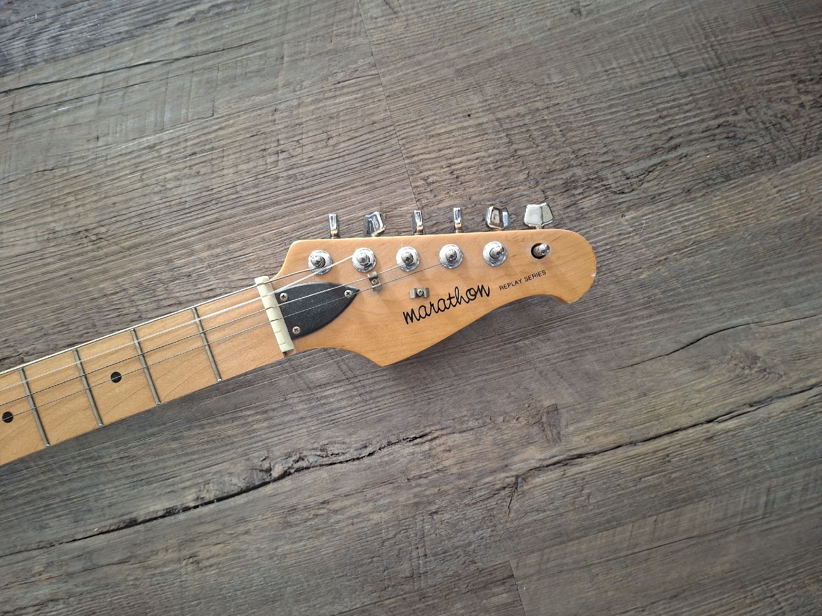 Strumenti musicali: E Gitarre und Verstärker  – Usato da Roggwil BE venduto da bahn75 1