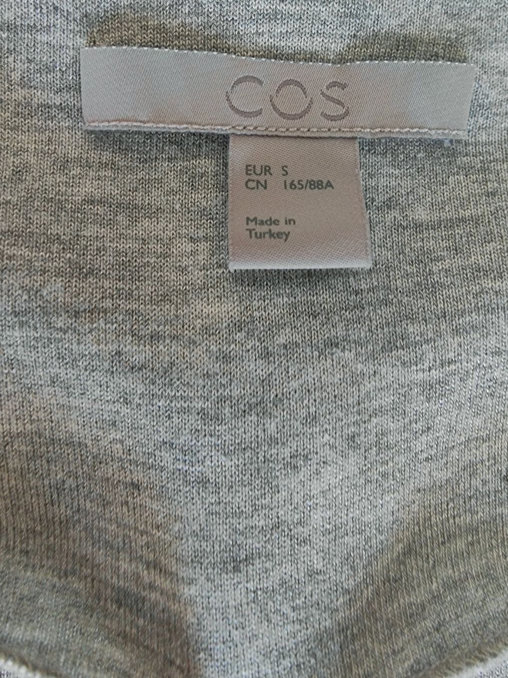 Cos Tops: COS Top mit V-Ausschnitt Gr.S – Gebraucht aus Zürich von skylan 3