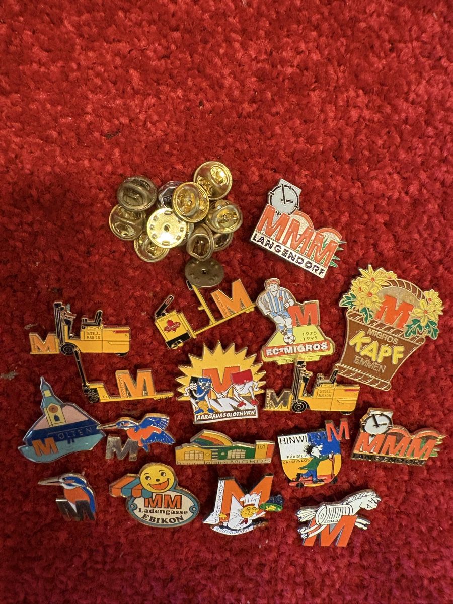 Broschen & Nadeln: Migros Pins 15 Stuck  – Gebraucht aus Murten von Tzaugg 3