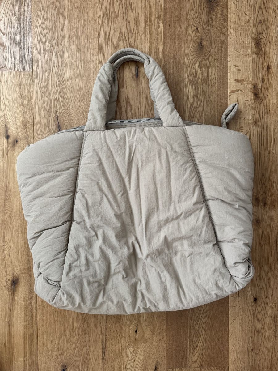 Arket Borse da donna: Arket Oversized Puffy Tote Bag – Usato da Interlaken venduto da fbnscl 2