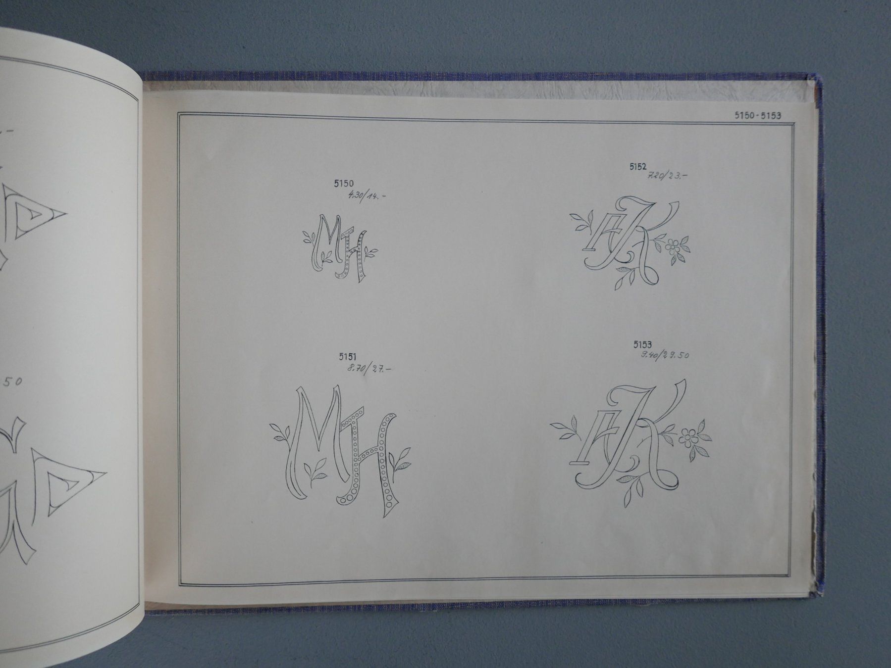 Bücher: ANTIKES MUSTERBUCH VORLAGE GESTICKTE MONOGRAMME – Gebraucht aus Balgach von Zwischenraum 5