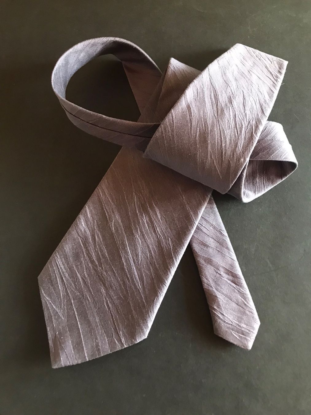 Cravatte: Krawatte Farbe mauve in Knitteroptik – Usato da Däniken SO venduto da allerlei54 3