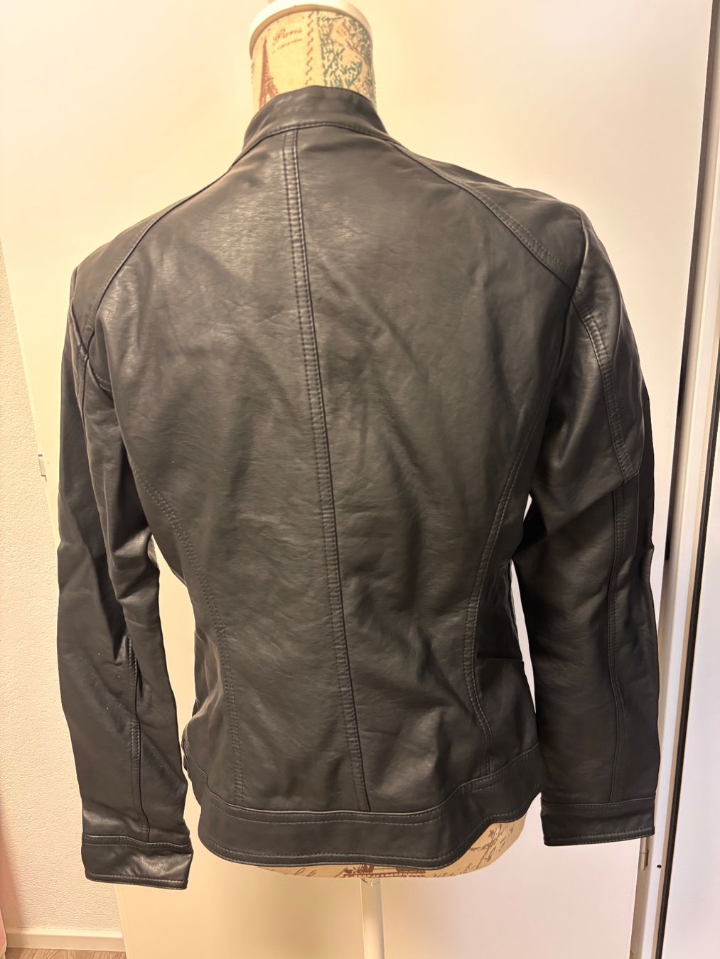 Only Jacken: Schwarze Kunstlederjacke von Only, Grösse 40 ***Neu*** – Neu (gemäss Beschreibung) aus Gossau SG von Swisslady25 2