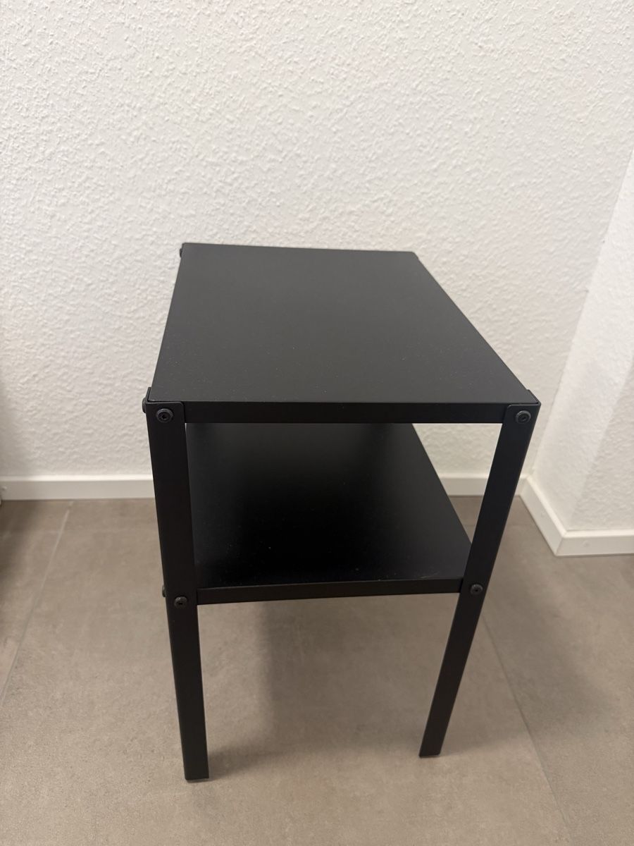 Comodini: Ikea black metal bench-bedside table perfect condition – Usato da Binningen venduto da eli_9psr 5