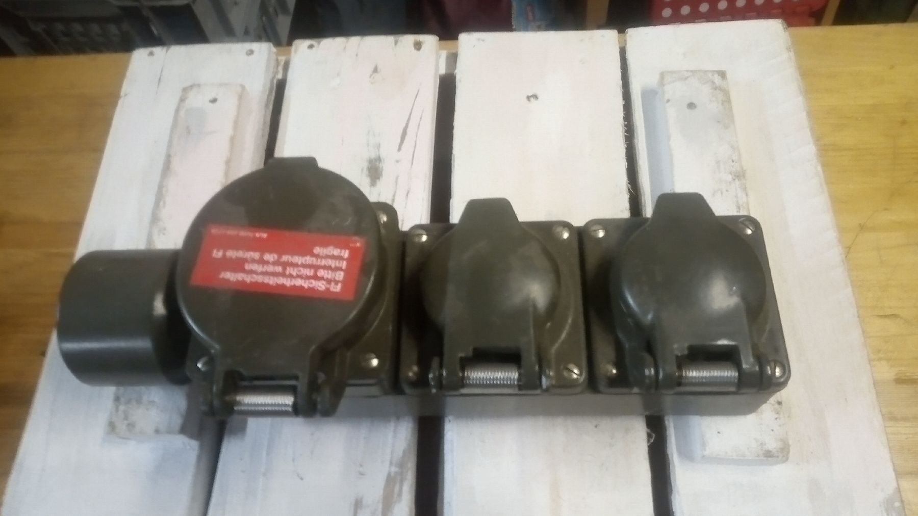Alimentazione elettrica: Militärstecker Verteiler Fi steckleiste – Usato da Belp venduto da Guadalupe84