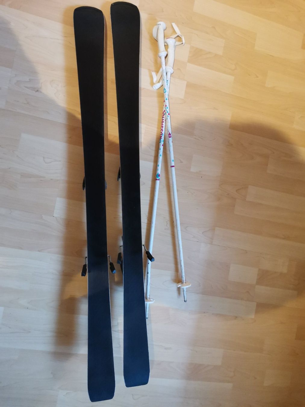 Sci: Gut erhaltene Ski mit Stöcken – Usato da Füllinsdorf venduto da Panama75 1