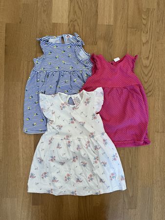 Lot de 3 robes taille 86 en parfait état