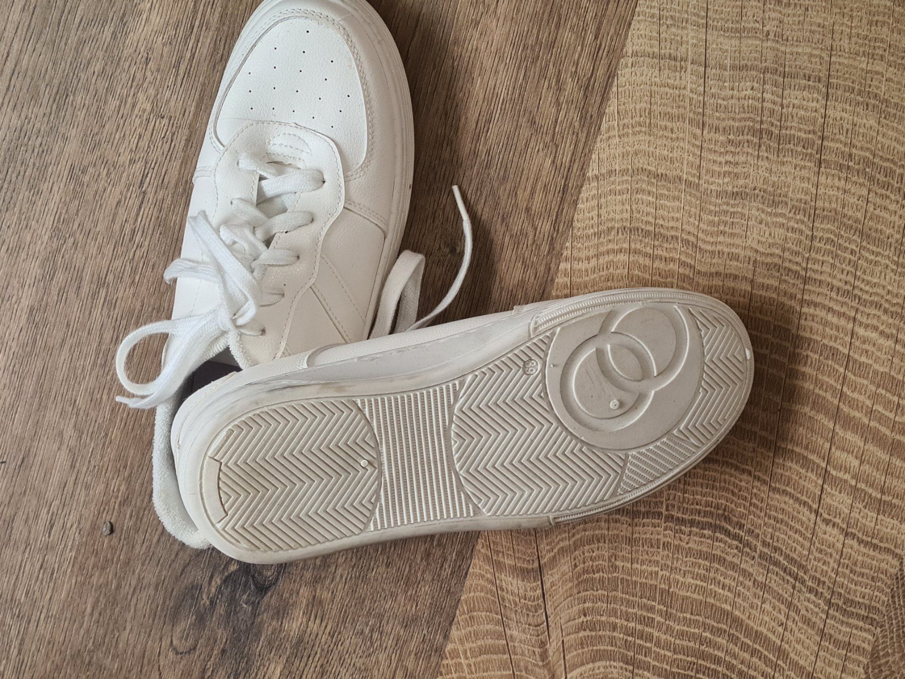 Scarpe da donna: weisse Freizeitschuhe aus Leder Grösse 39 – Usato da Olten venduto da chaas21 4