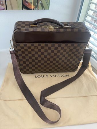 Louis Vuitton Porte Ordinateur , très bon état ✨💼