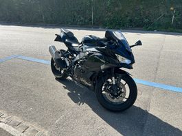 Kawasaki Ninja ZX-4R, 2025, nur 3'334 km, Top Zustand