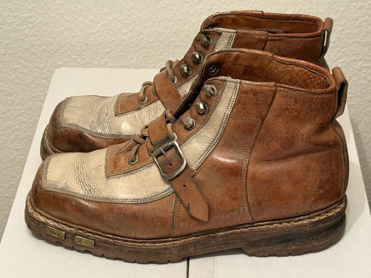 Scarpe da donna: Antike Skischuhe, Deko – Usato da Allschwil venduto da bianco2750 2