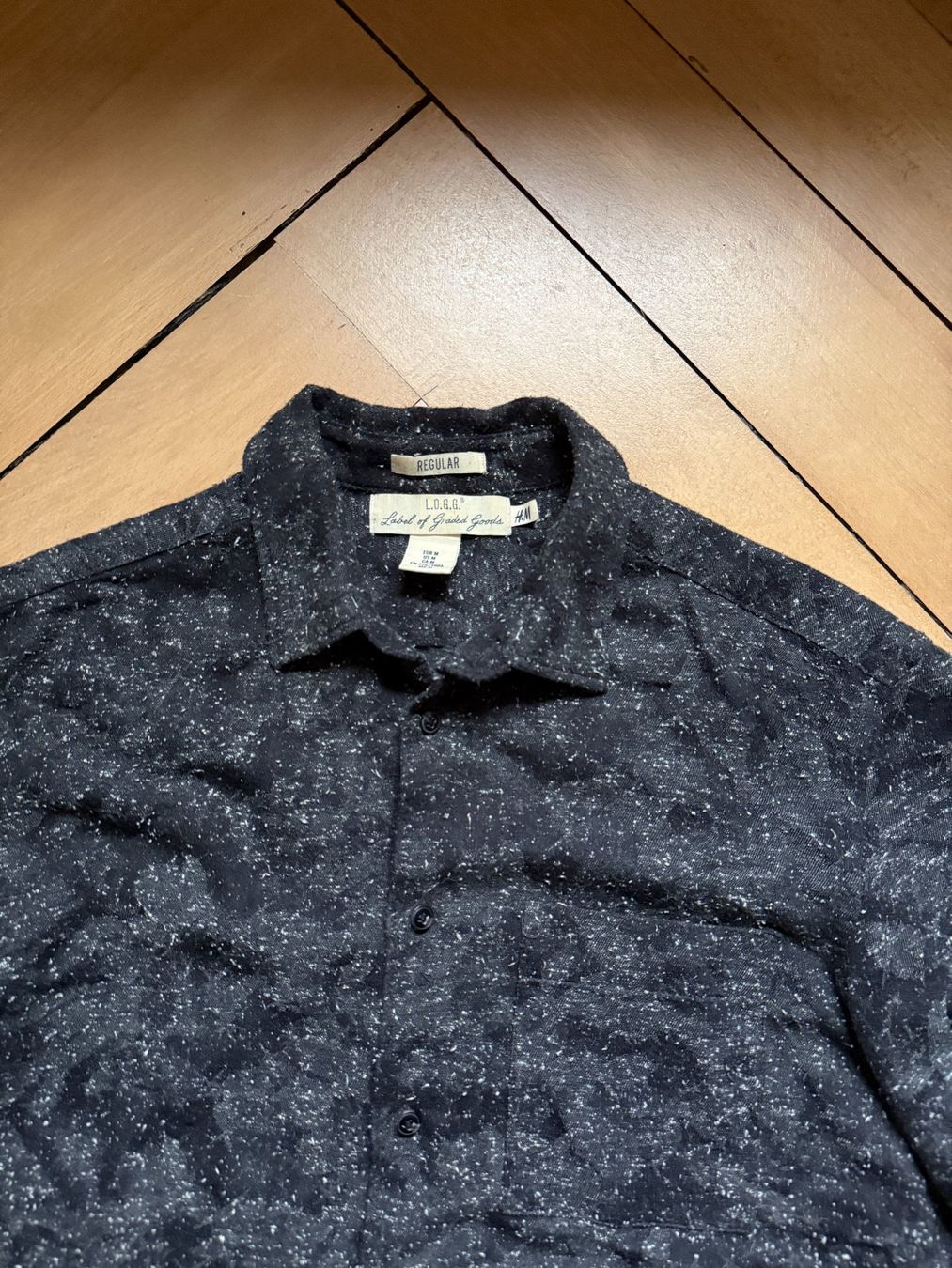 H&M Chemises: Langarm Hemd schwarz-dunkelgrau M – D'occasion à Zürich par Diazaio 1