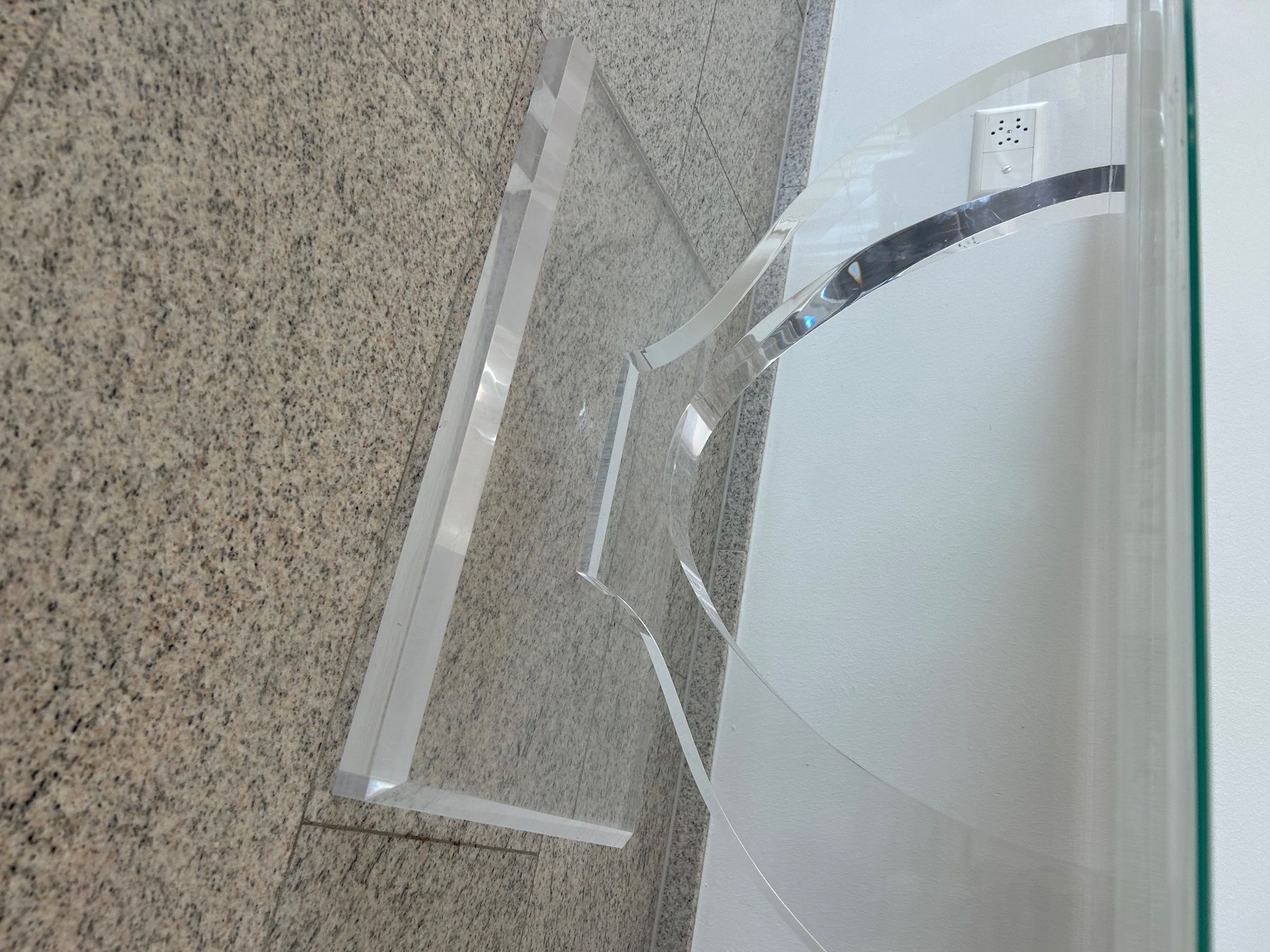 Tavoli: Elegante table en plexiglas – Usato da Erlenbach ZH venduto da cbl_f2rj 2