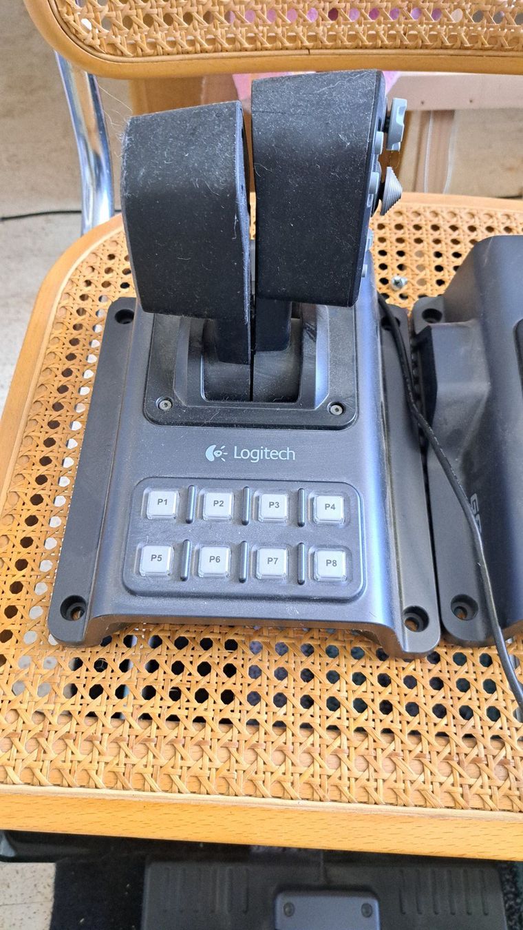 Systèmes de contrôle: Logitech Flugsimulator – D'occasion à Wikon par Ejeturs 2