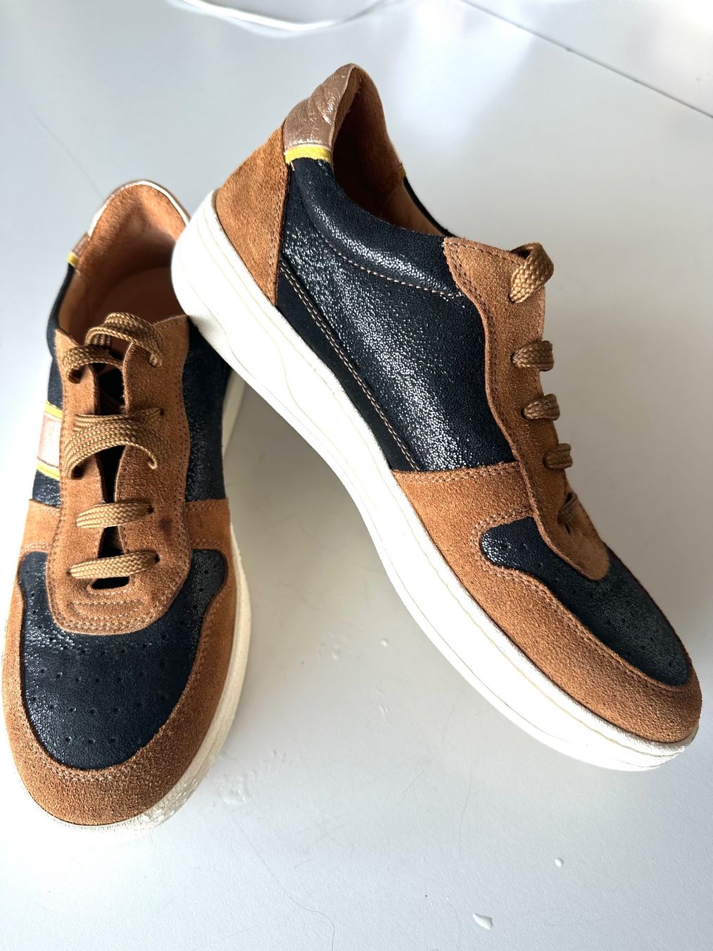 Scarpe da donna: Lederturnschuh braun-schwarz – Usato da Oberrieden venduto da Moraira14 2