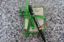 Weihnachtsnotizblock mit Kugelschreiber