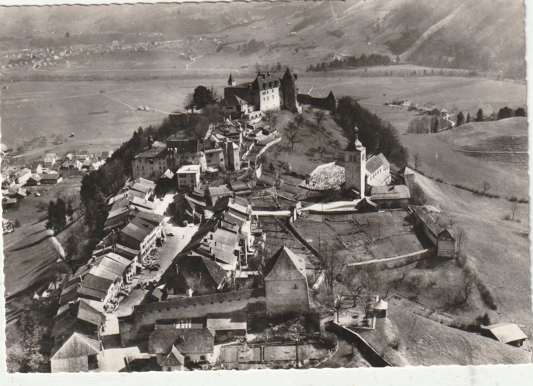 Cartoline postali: Gruyeres. Alte karte – Usato da Lumbrein venduto da made02