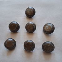 7 Knöpfe, beige- braun- grau, 18 mm.
