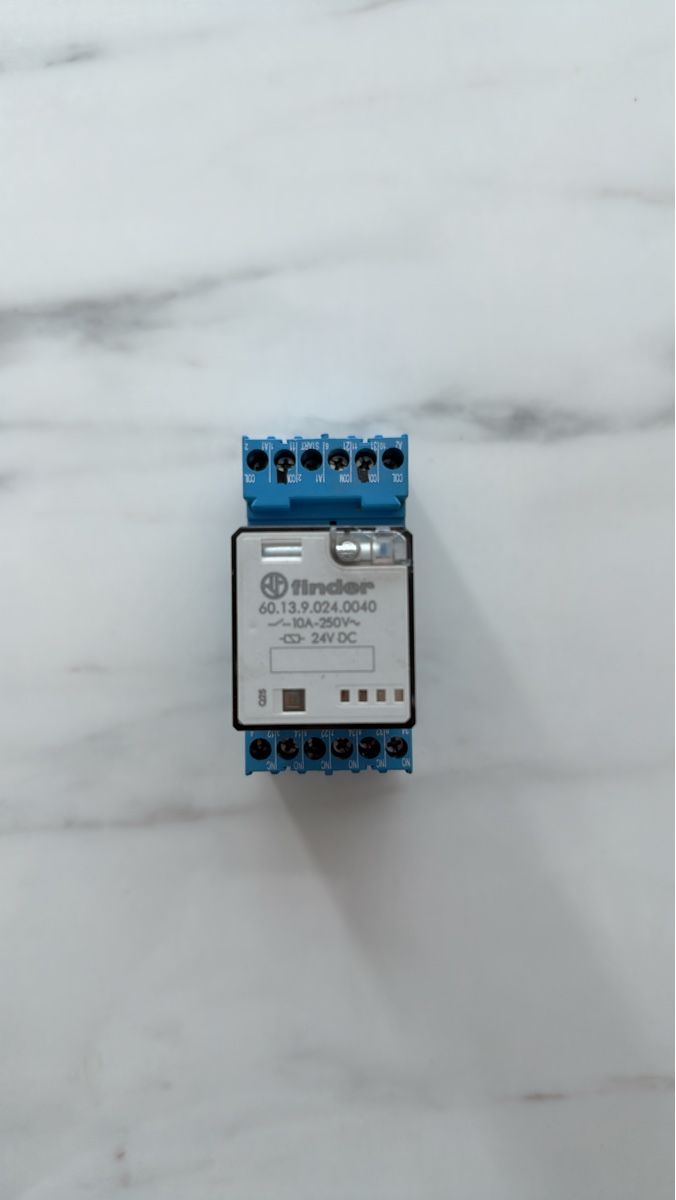 Componenti elettronici: Relais Finder 60.13.9.024.0040 - 24V DC  – Usato da Vaux-sur-Morges venduto da GothamCity