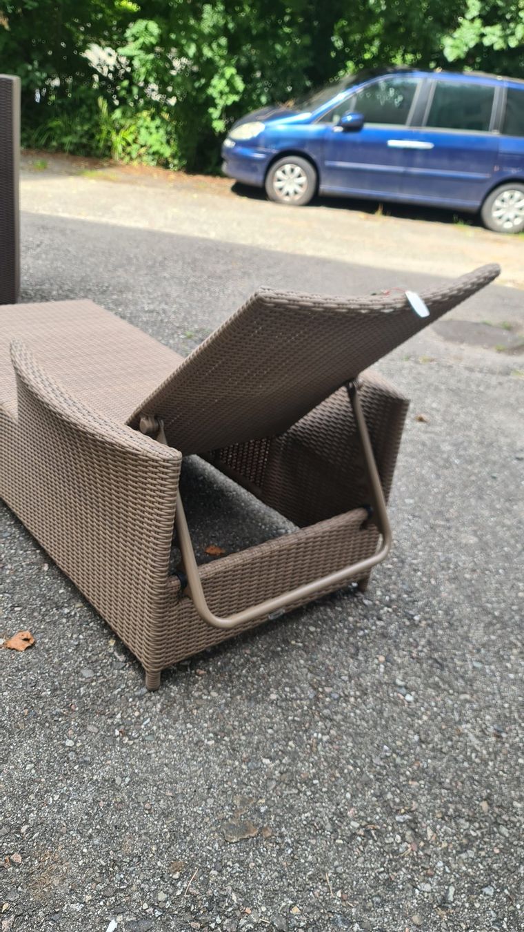 Sedie a sdraio: Rattan-Liege mit Beistelltisch – Nuovo (secondo la descrizione) da Oberdorf BL venduto da heinimag 1