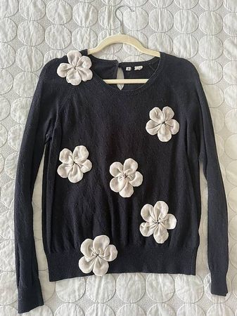 Moth Pullover Schwarz mit Blumenapplikationen - Grösse M