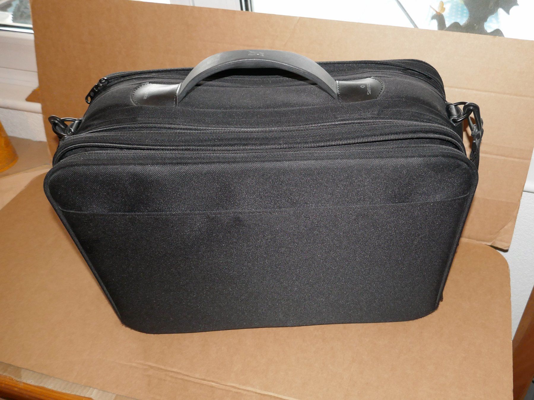 Samsonite Borse: Samsonite Laptop Koffer Tasche – Usato da Ehrendingen venduto da Wolfmanjack 2