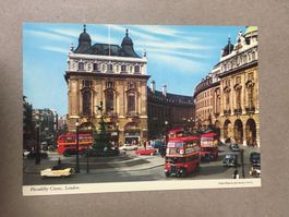 AK England London Autobusse alte Autos Piccadilly Circus
